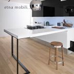 Tavolo penisola in cucina moderna